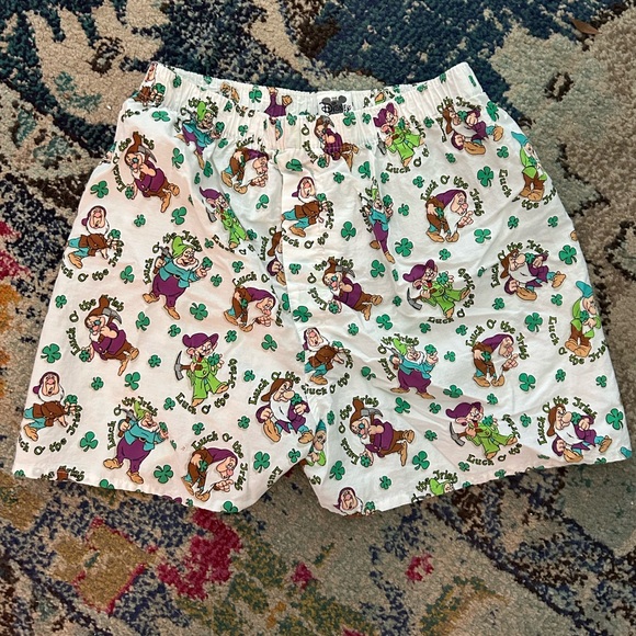 VTG Disney Store "Luck of the Irish" Seven Dwarves Boxer - Picture 1 of 6